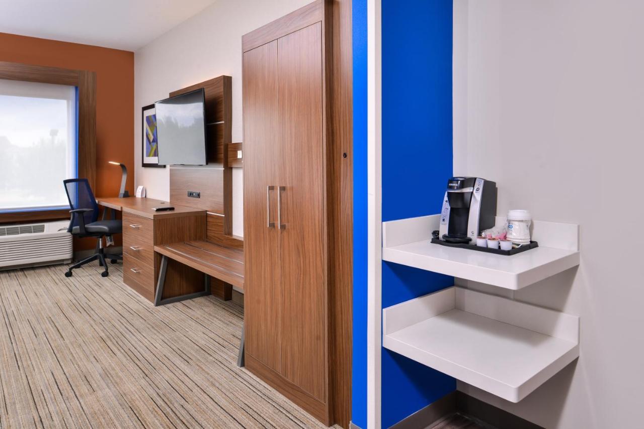 Holiday Inn Express & Suites Farmville By Ihg Bagian luar foto