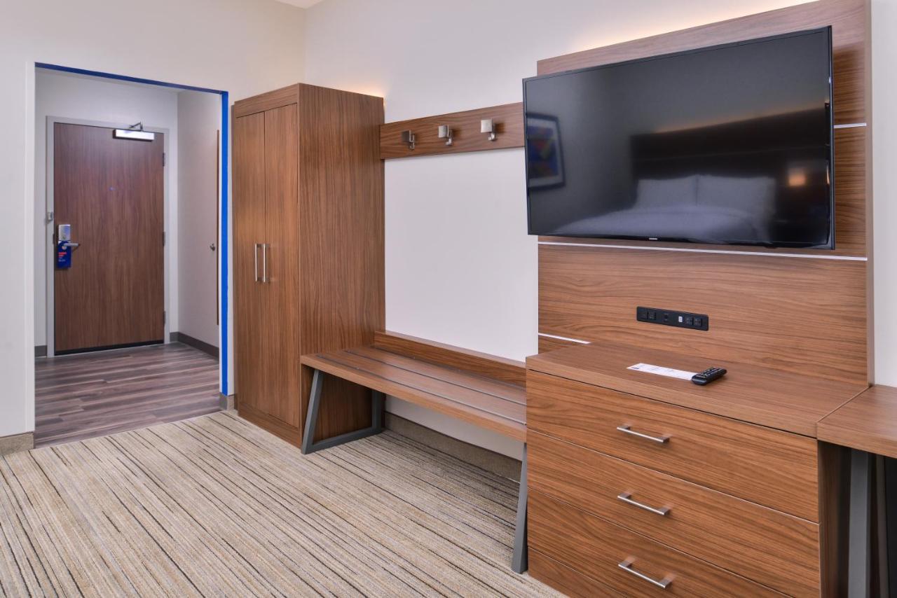 Holiday Inn Express & Suites Farmville By Ihg Bagian luar foto