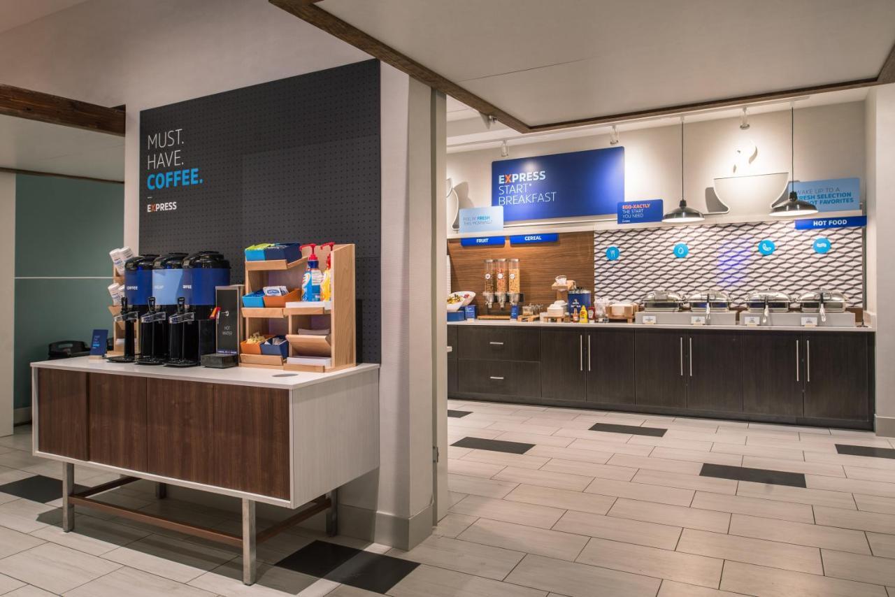 Holiday Inn Express & Suites Farmville By Ihg Bagian luar foto