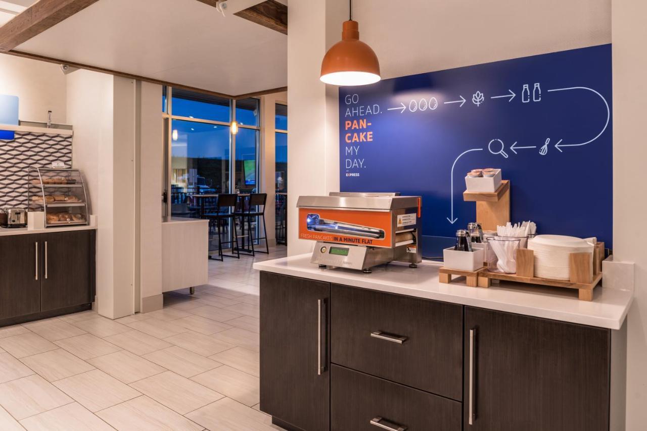 Holiday Inn Express & Suites Farmville By Ihg Bagian luar foto
