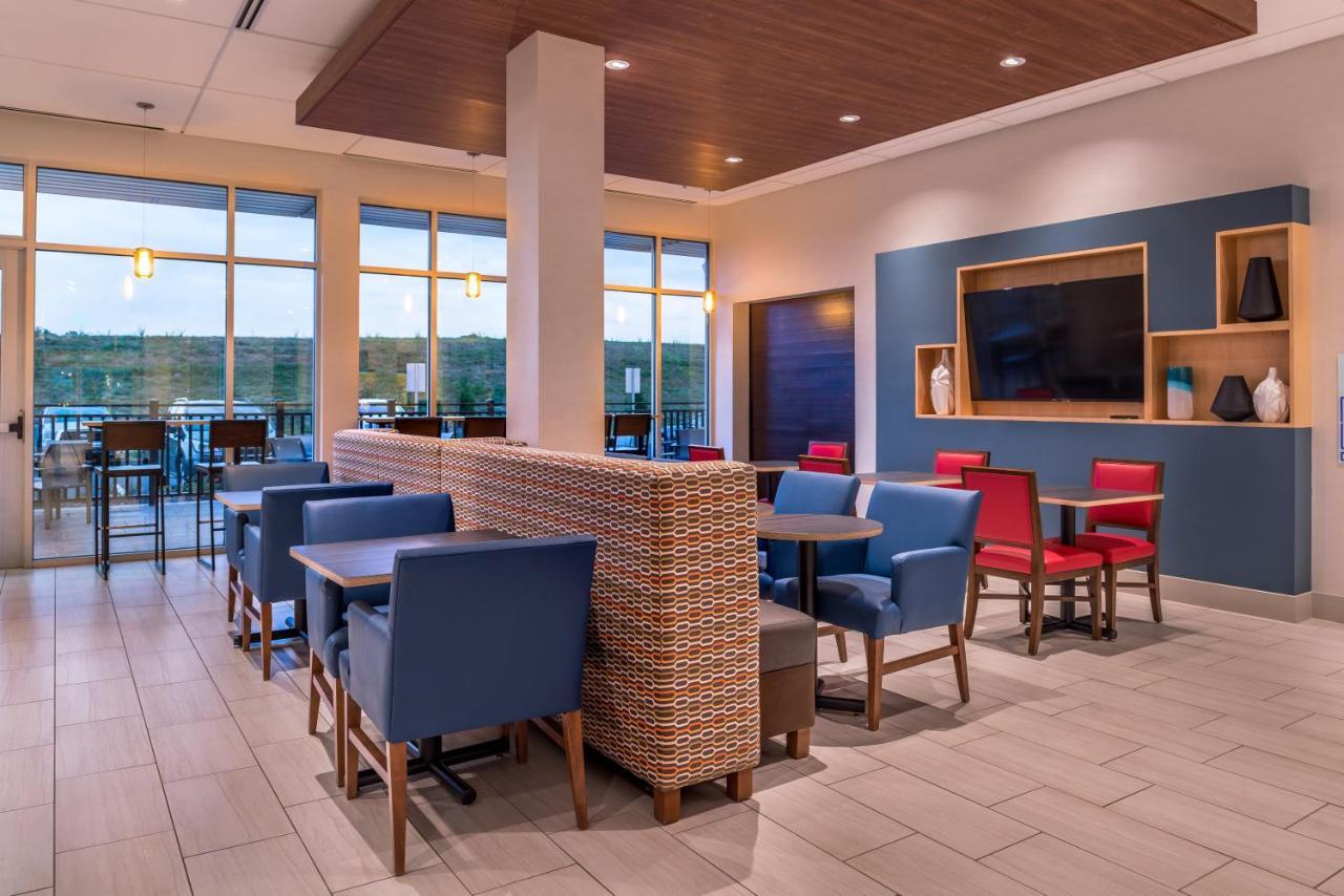 Holiday Inn Express & Suites Farmville By Ihg Bagian luar foto
