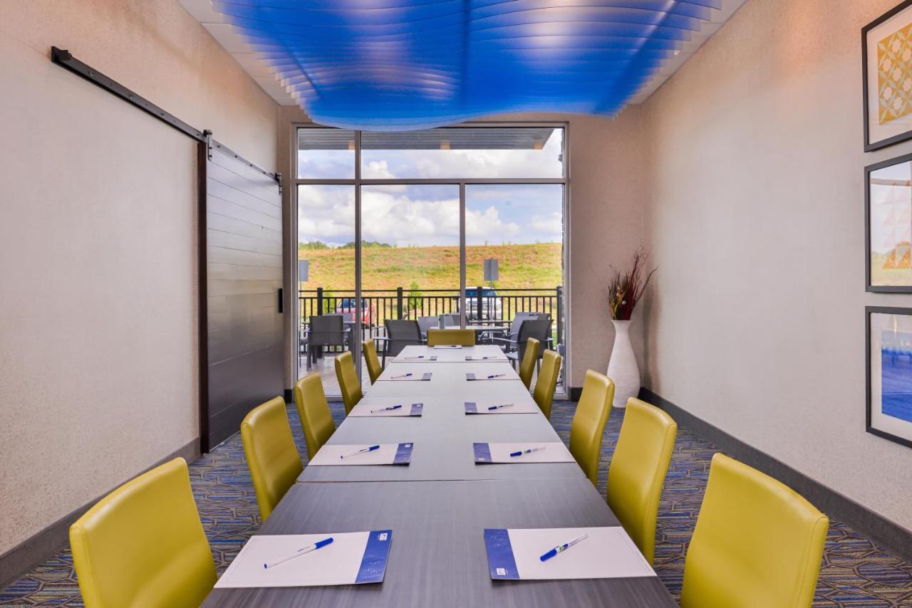 Holiday Inn Express & Suites Farmville By Ihg Bagian luar foto
