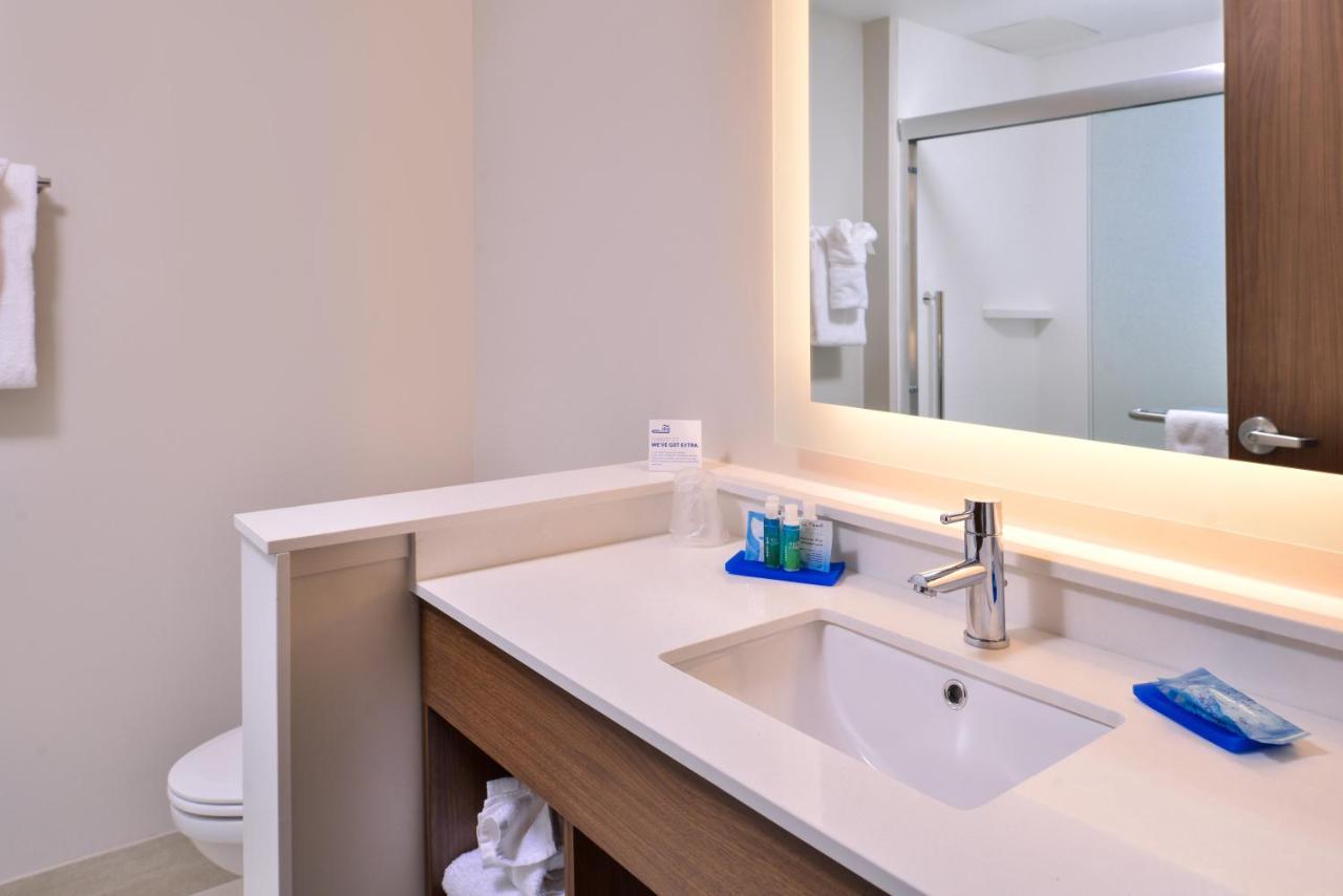 Holiday Inn Express & Suites Farmville By Ihg Bagian luar foto