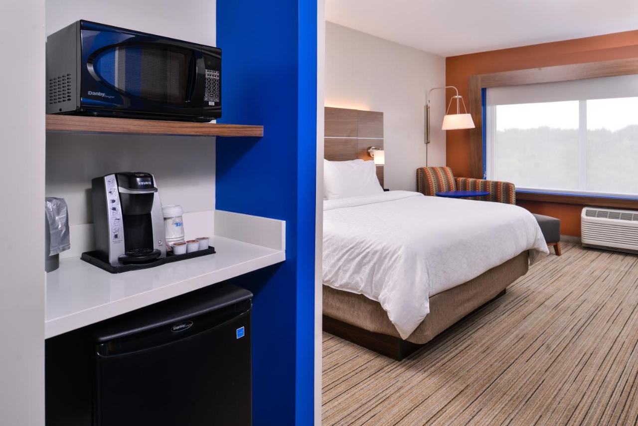 Holiday Inn Express & Suites Farmville By Ihg Bagian luar foto