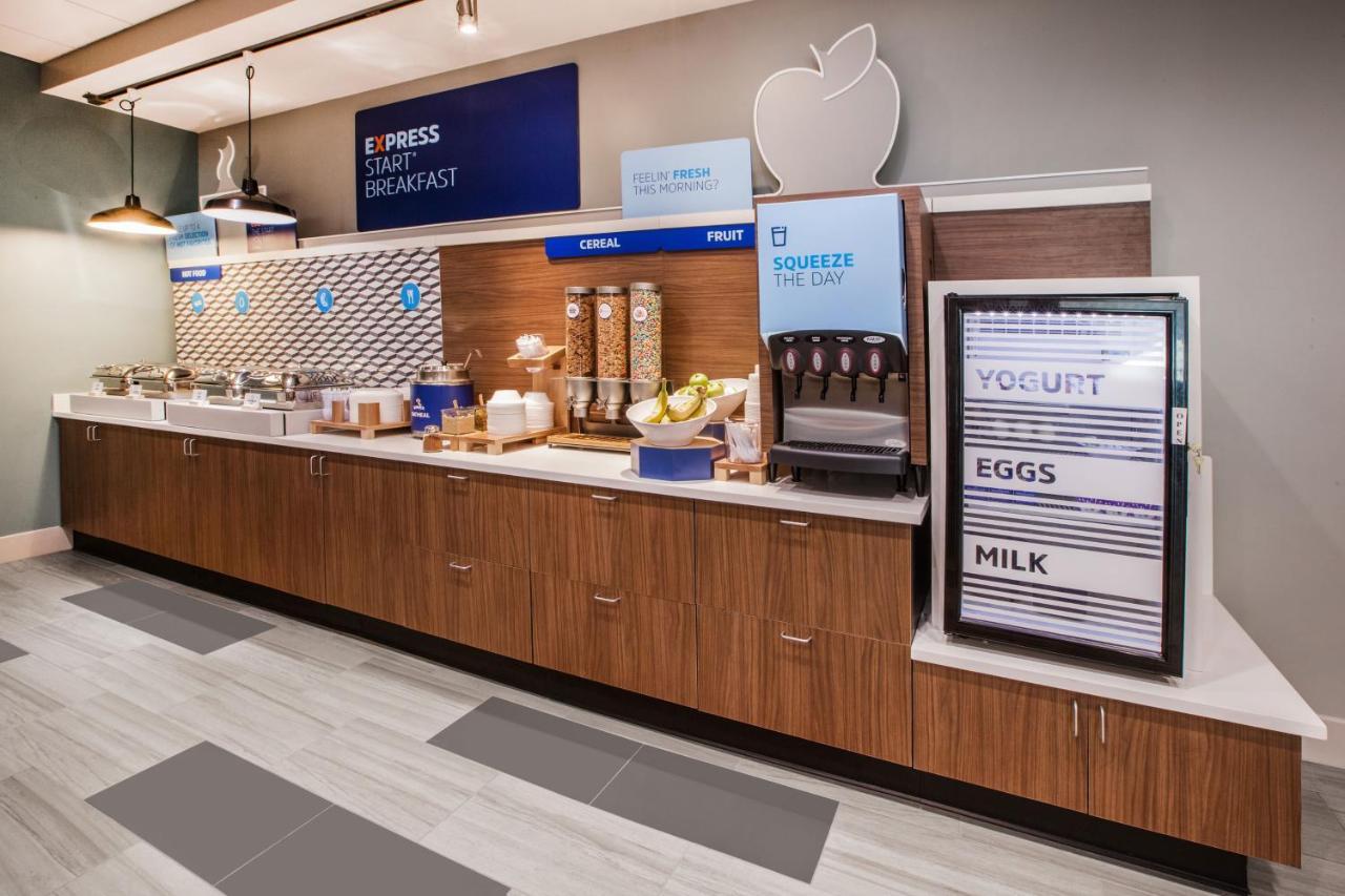 Holiday Inn Express & Suites Farmville By Ihg Bagian luar foto