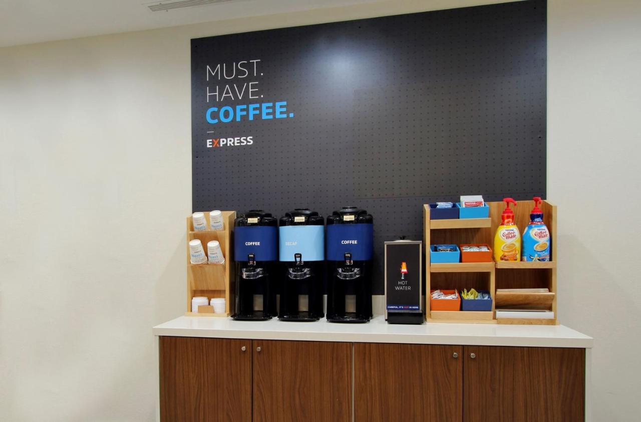 Holiday Inn Express & Suites Farmville By Ihg Bagian luar foto