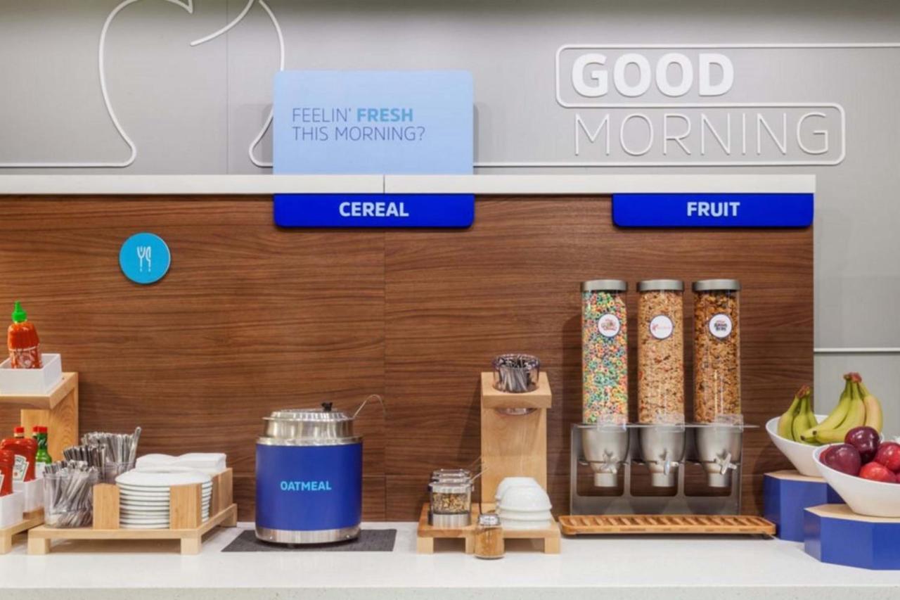 Holiday Inn Express & Suites Farmville By Ihg Bagian luar foto