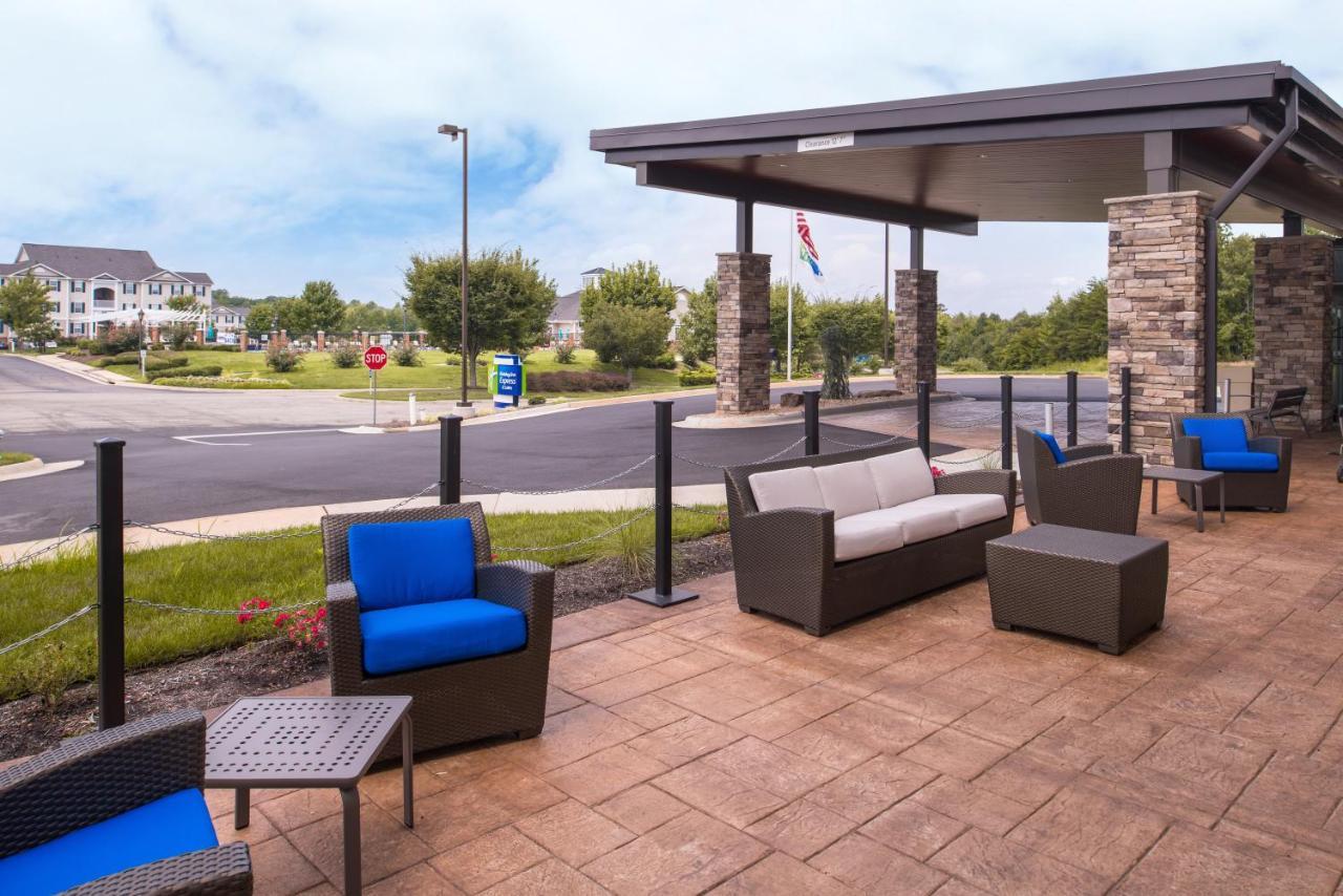 Holiday Inn Express & Suites Farmville By Ihg Bagian luar foto
