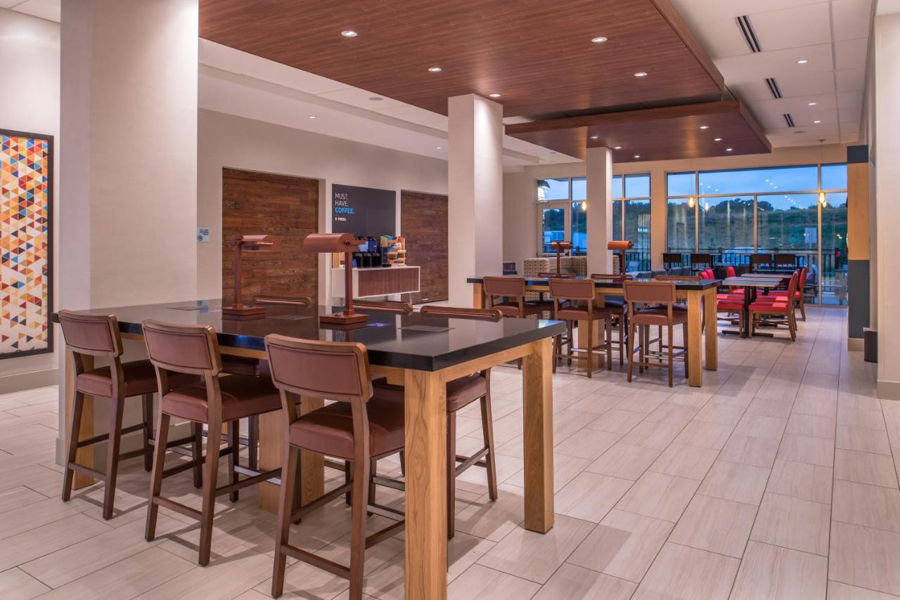 Holiday Inn Express & Suites Farmville By Ihg Bagian luar foto