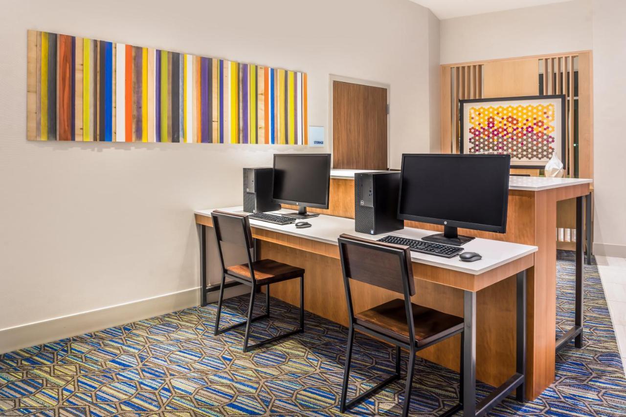 Holiday Inn Express & Suites Farmville By Ihg Bagian luar foto